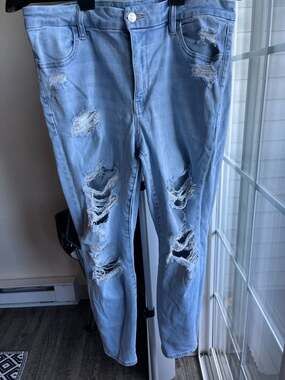 American Eagle Distressed Jeans Size 14 X-Short
